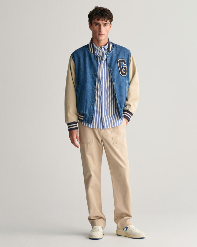 Regular&nbsp;fit ‑mitoitettu leve&auml;raitainen popliinipaita