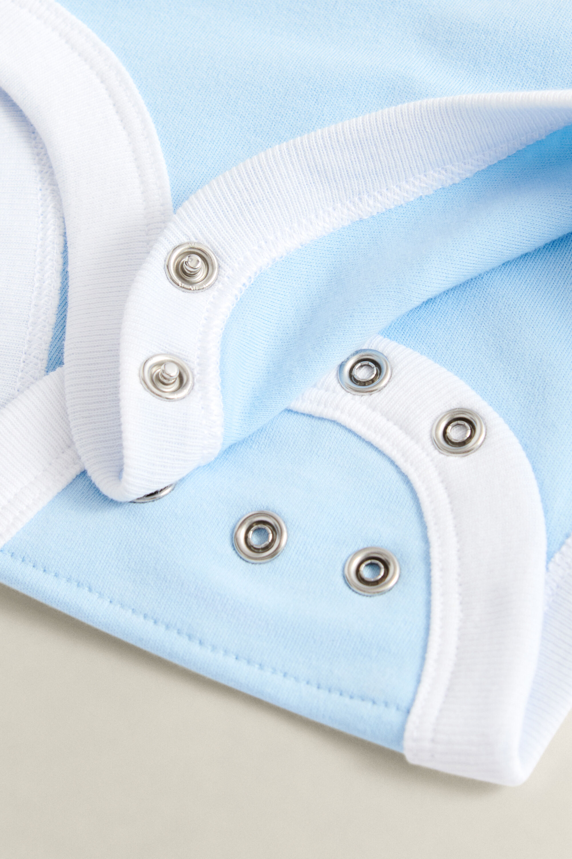 Baby-malliston potkupuku ja myssy