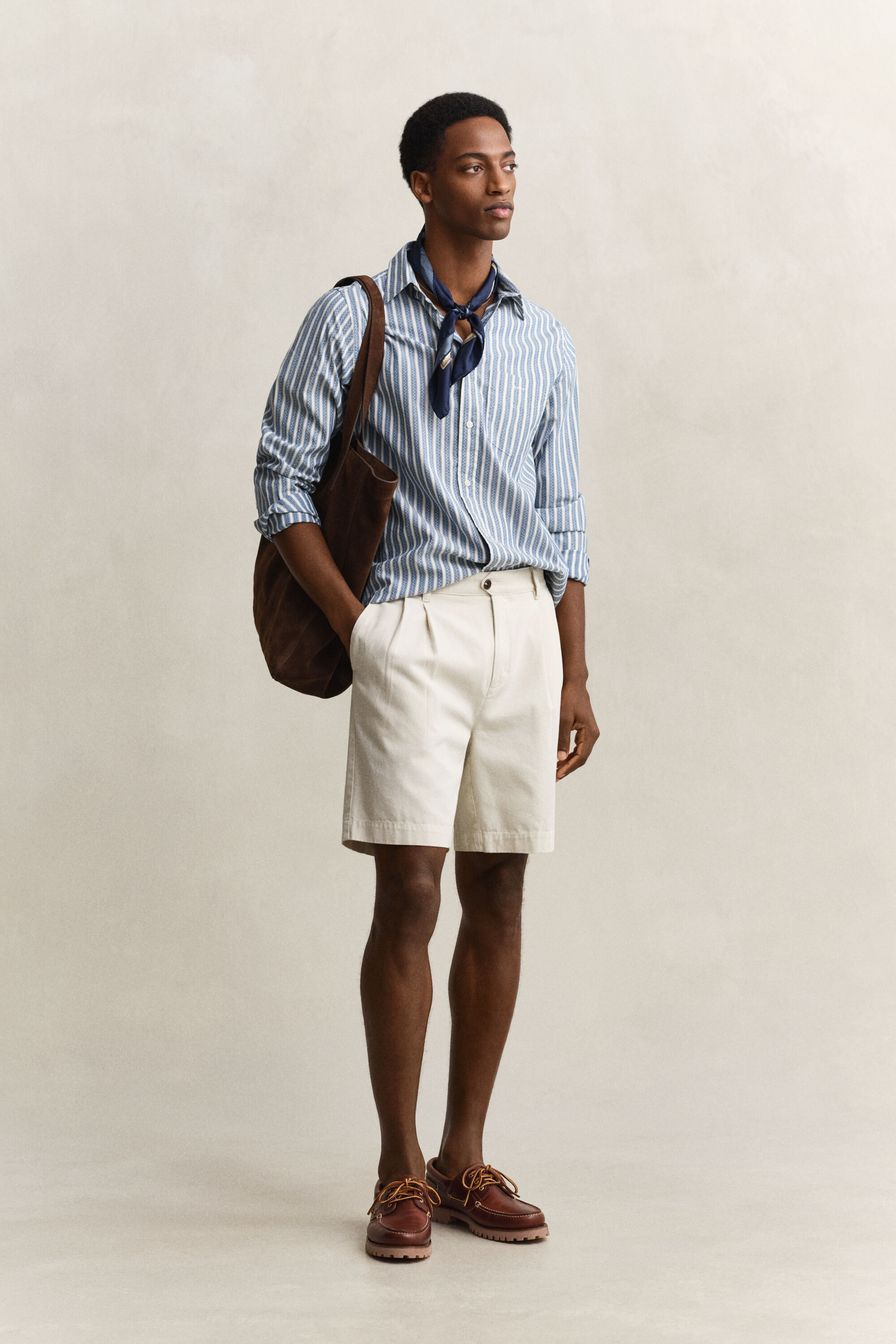 Dobby-raidallinen regular fit ‑mitoitettu paita