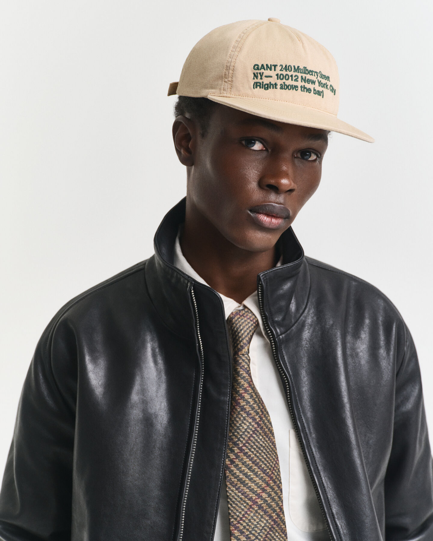 Kanvaasikankainen lippalakki