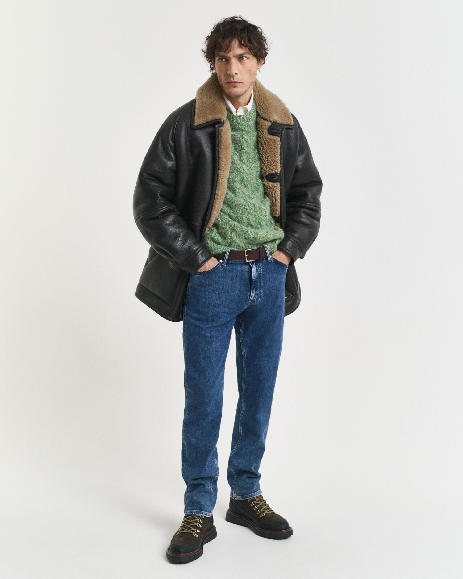 Regular fit ‑mitoitetut Clean Wash ‑farkut