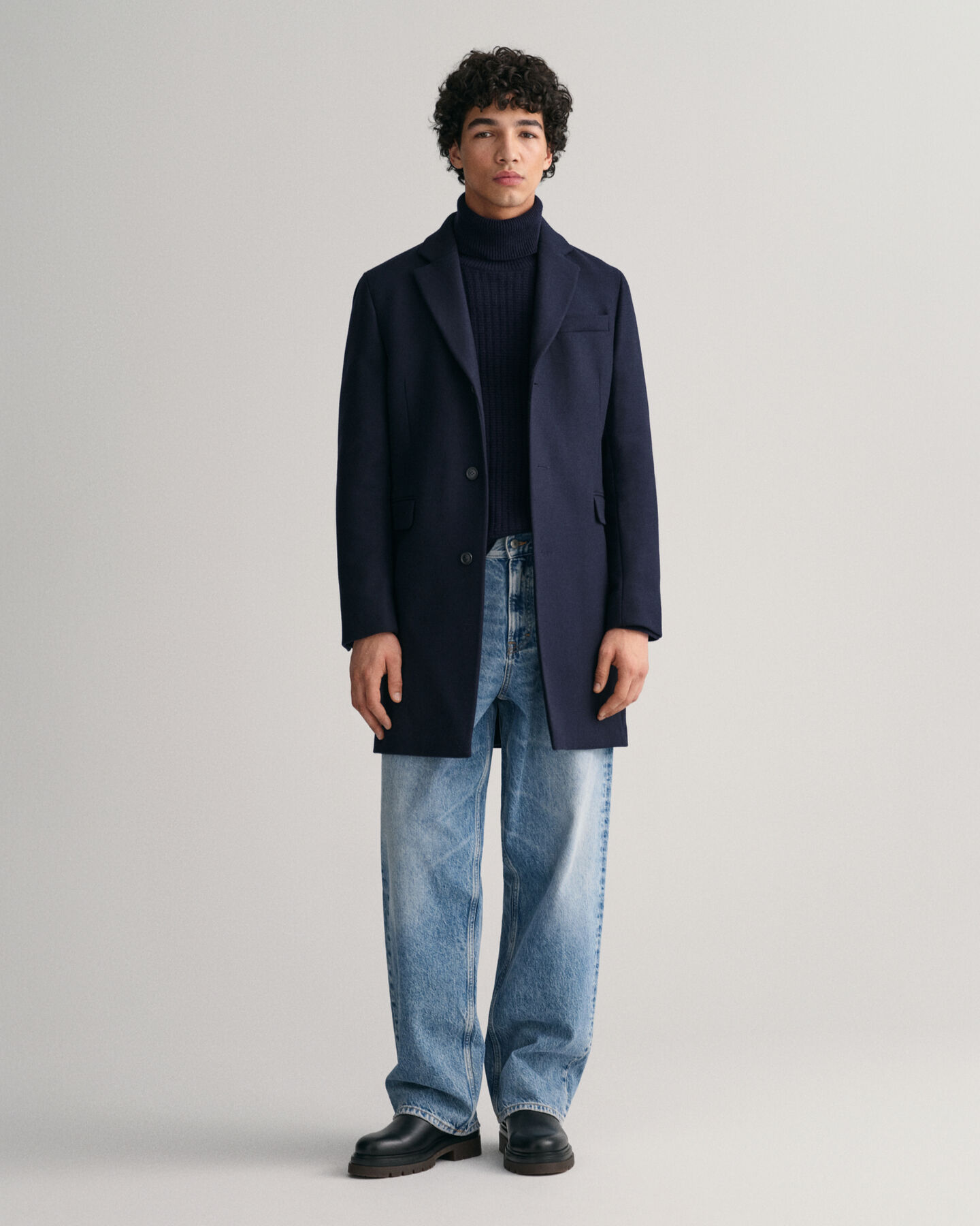 Hyvin istuva klassinen päällystakki villasta