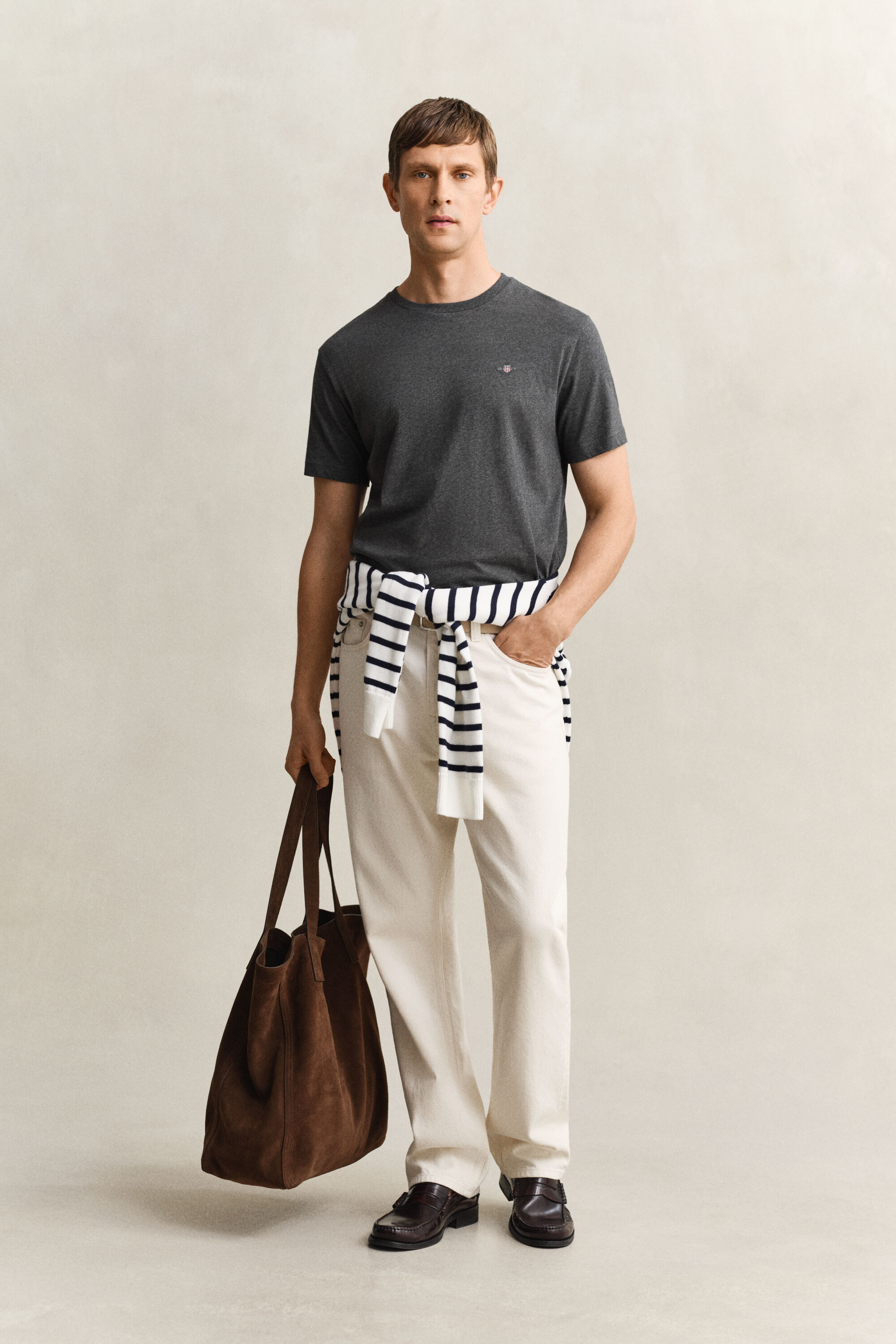 Regular fit ‑mitoitettu Shield-t‑paita