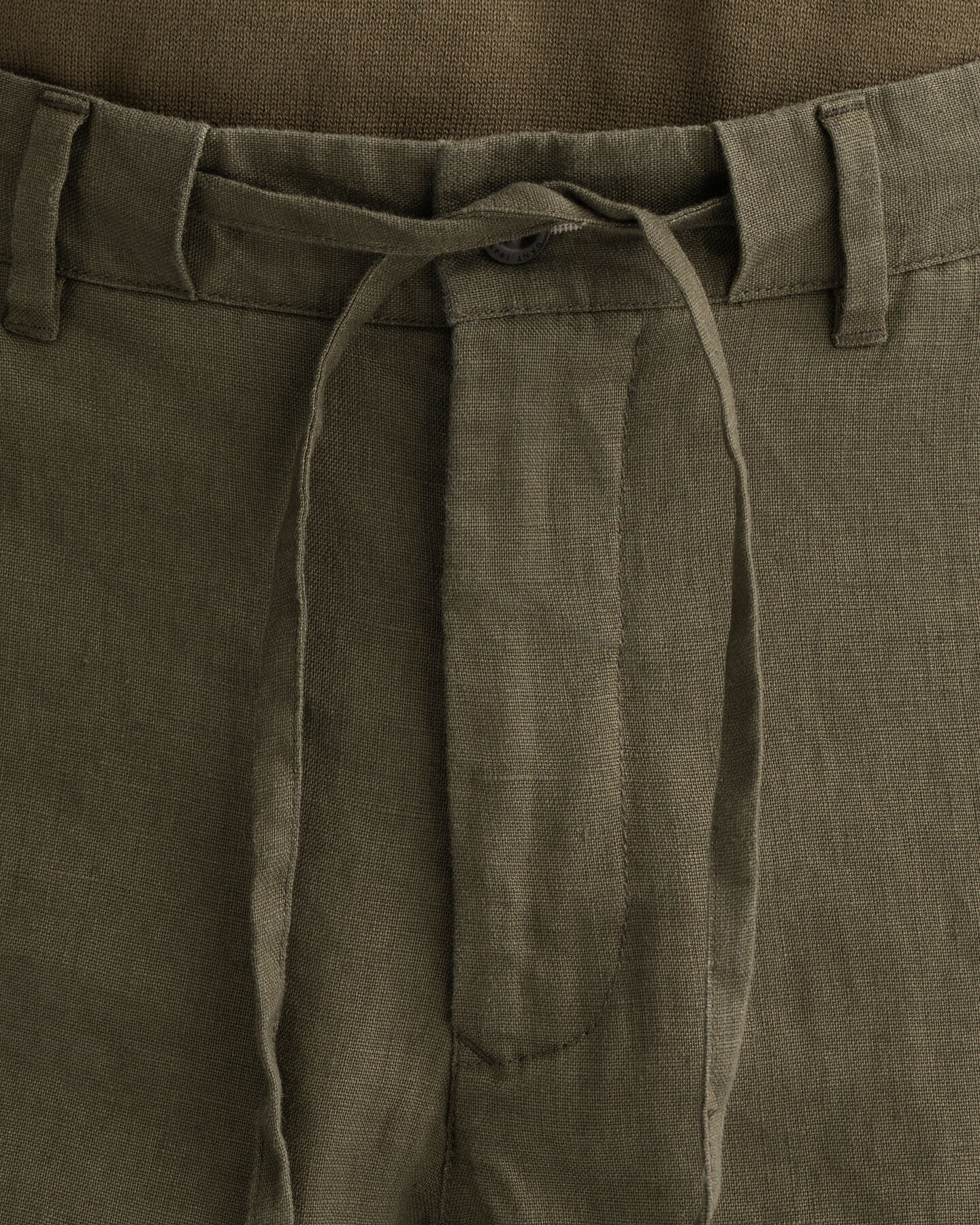 V&auml;lj&auml;sti mitoitetut kiristysny&ouml;rilliset pellavashortsit