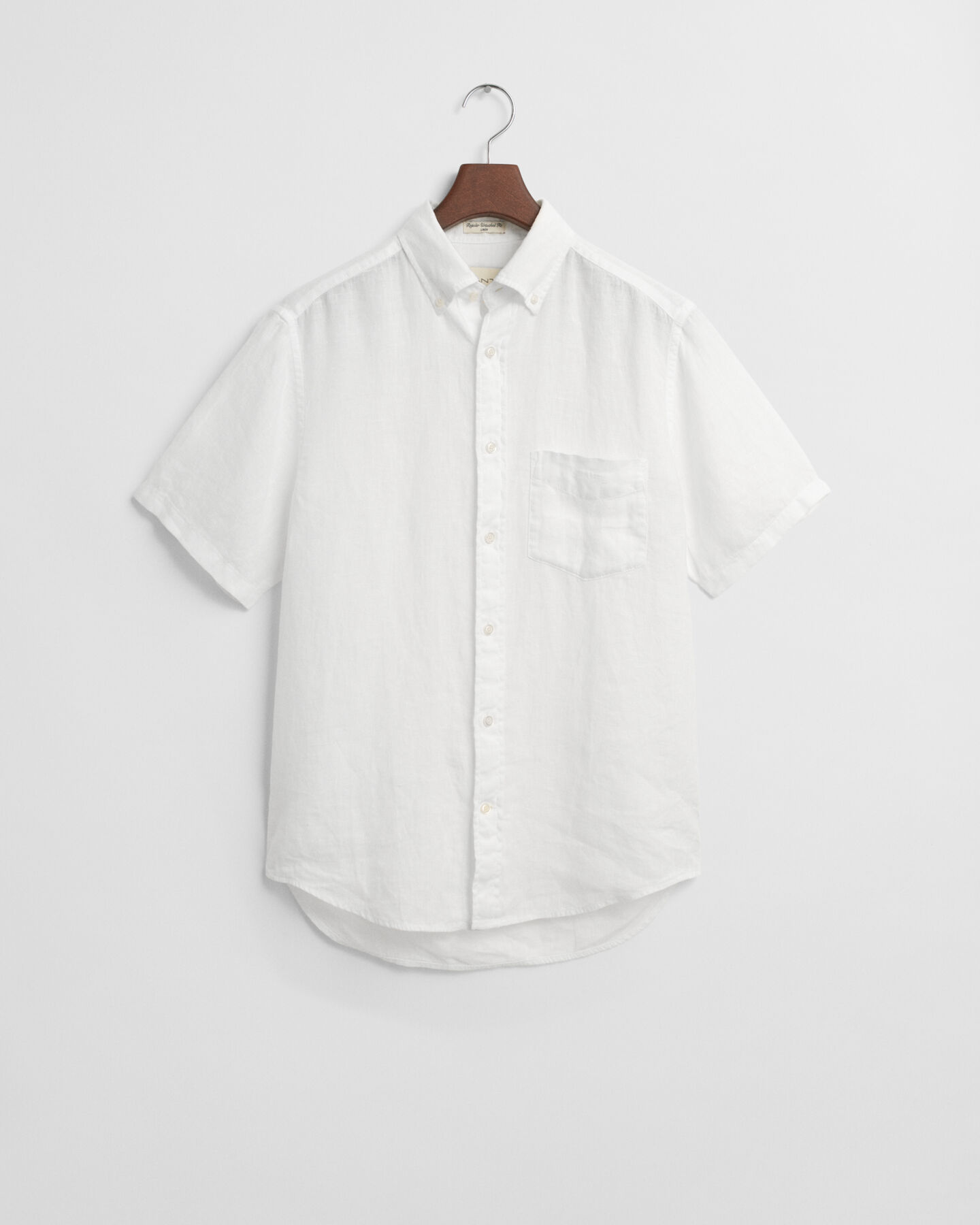 Regular&nbsp;fit ‑mitoitettu valmiina v&auml;rj&auml;tty lyhythihainen pellavapaita