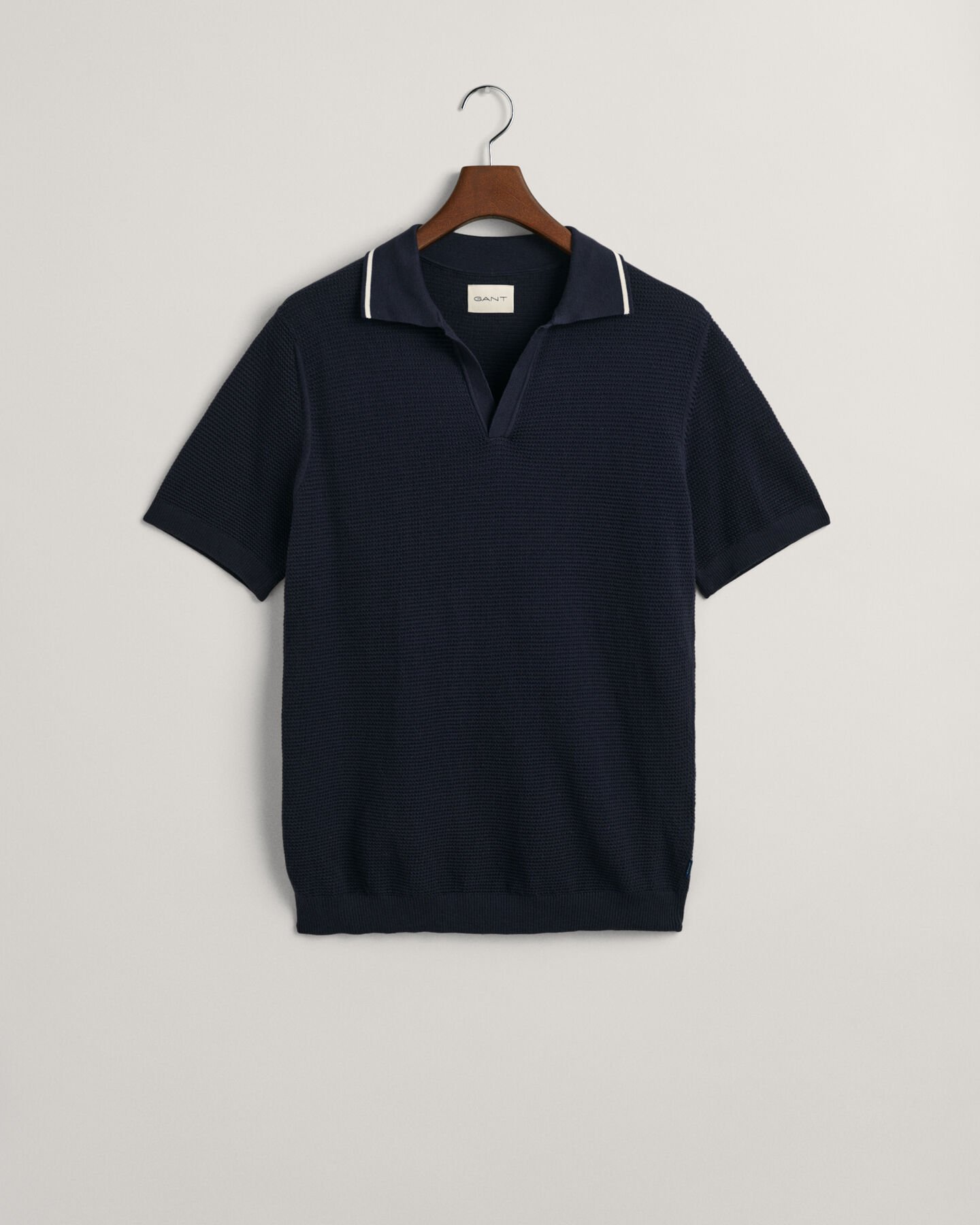 Avokauluksinen puuvillainen pikeepusero