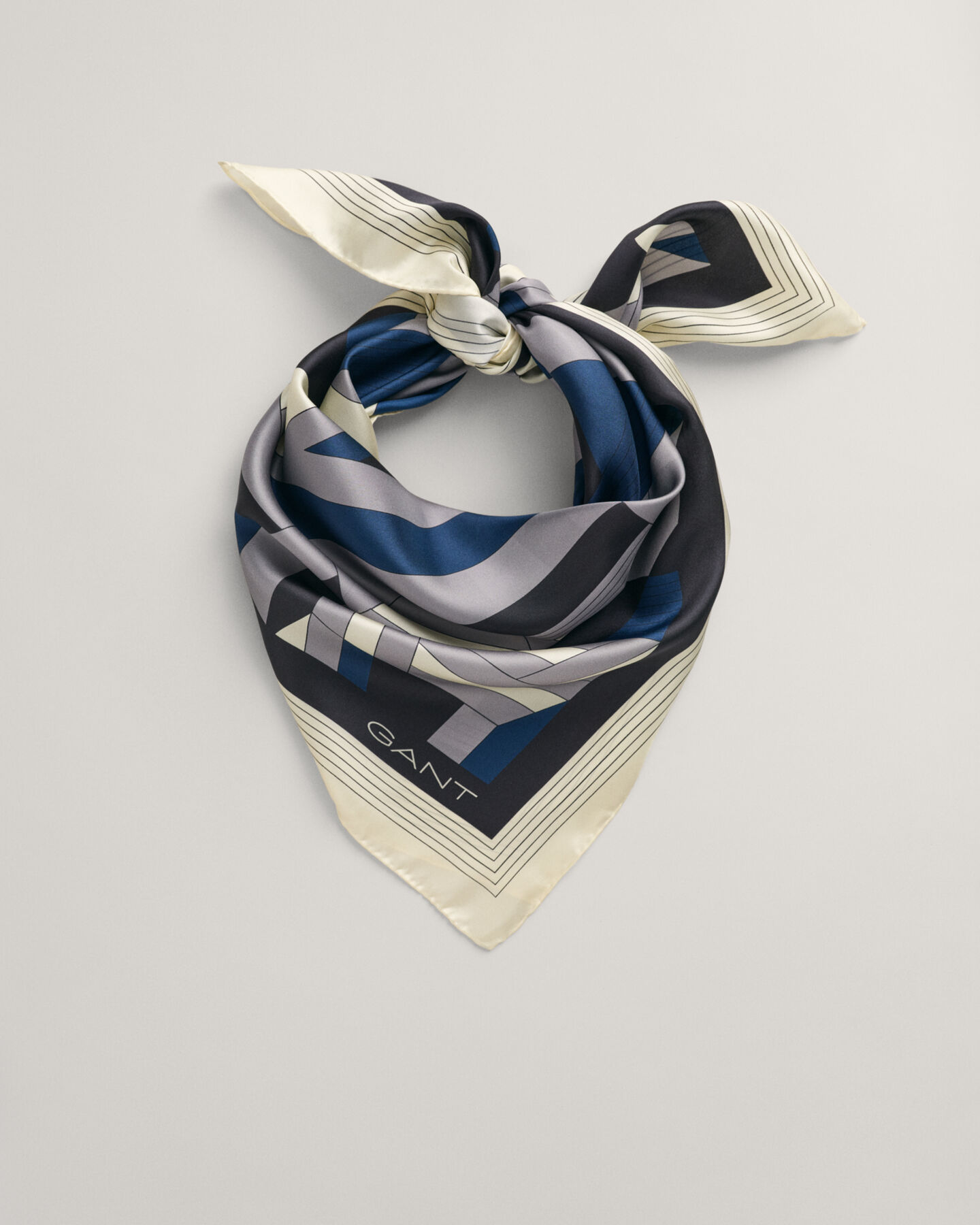 Printtikuvioitu Letters-silkkihuivi