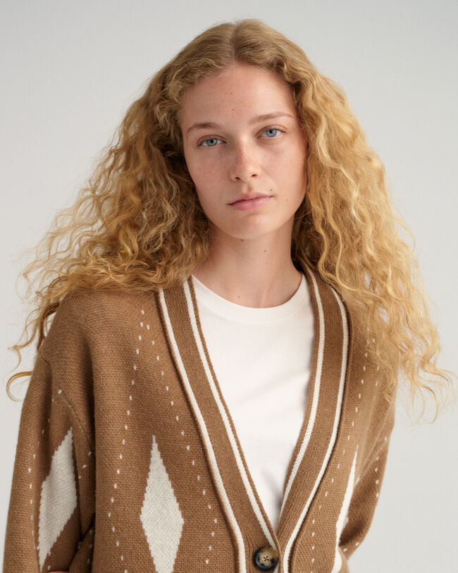 Pitk&auml; Argyle-neuletakki