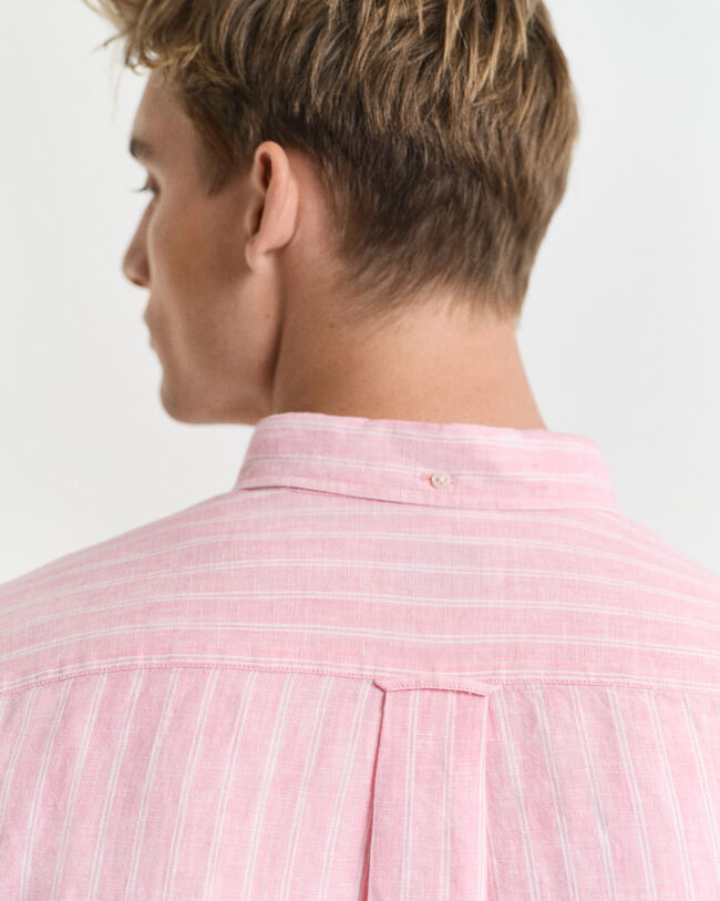 Regular&nbsp;fit ‑mitoitettu raidallinen pellavapaita