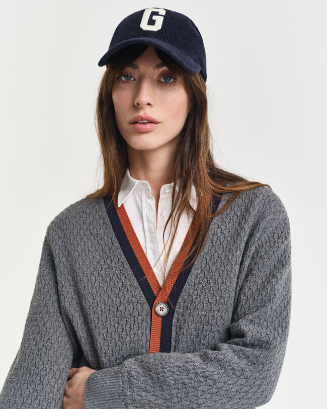 Kohopintainen kontrastivärinen puuvillaneuletakki