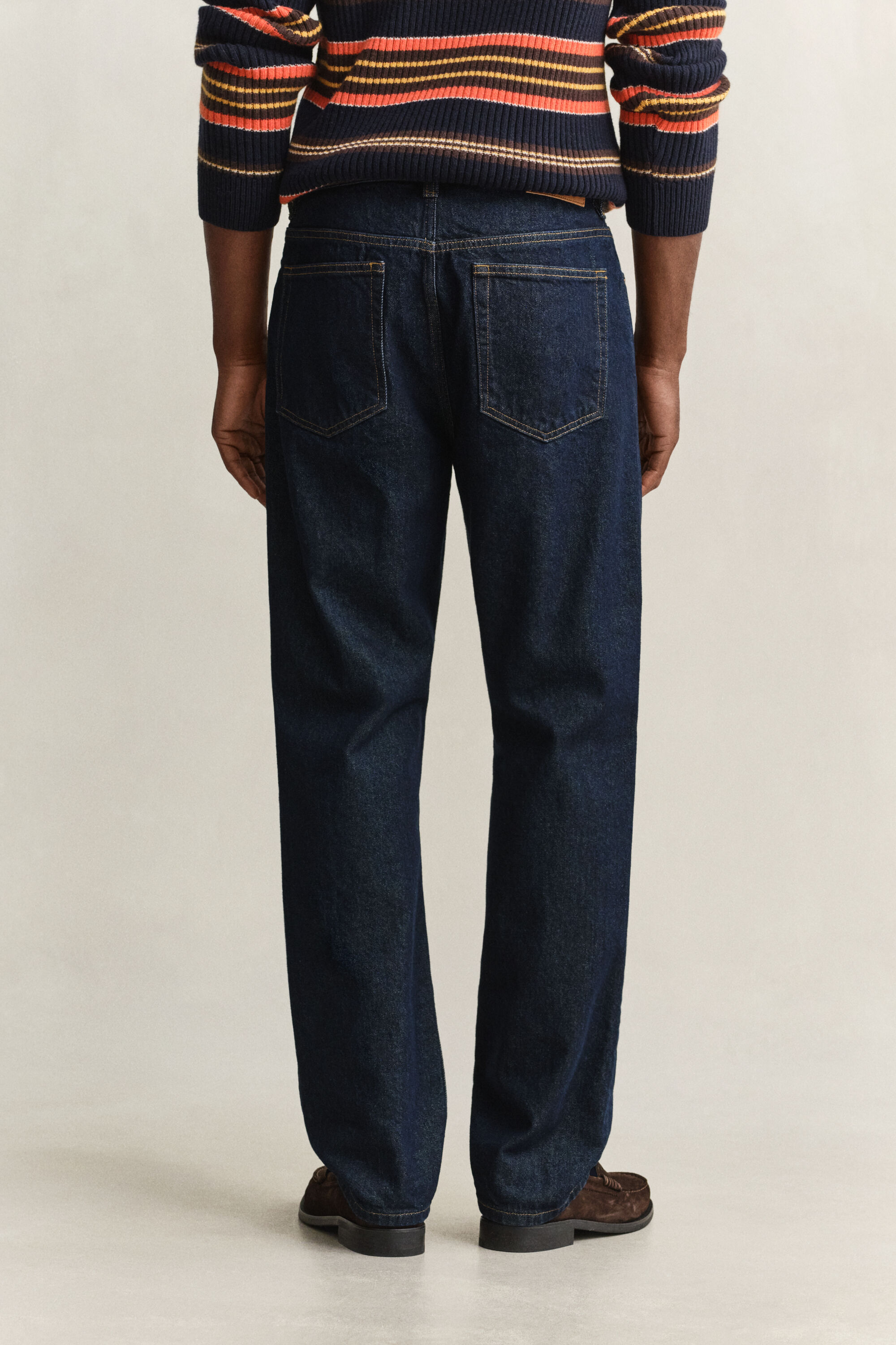 Straight fit ‑mitoitetut farkut