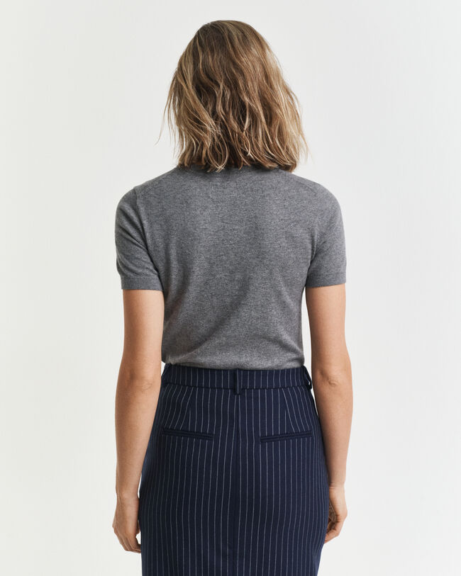 Kevyt lyhythihainen neulepusero, pyöreä pääntie