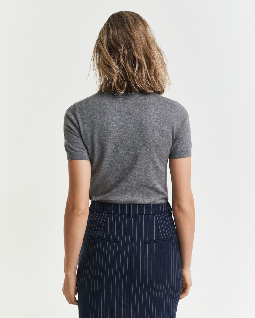 Kevyt lyhythihainen neulepusero, pyöreä pääntie