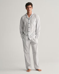 Raidalliset pyjamahousut ja ‑paita lahjapakkauksessa