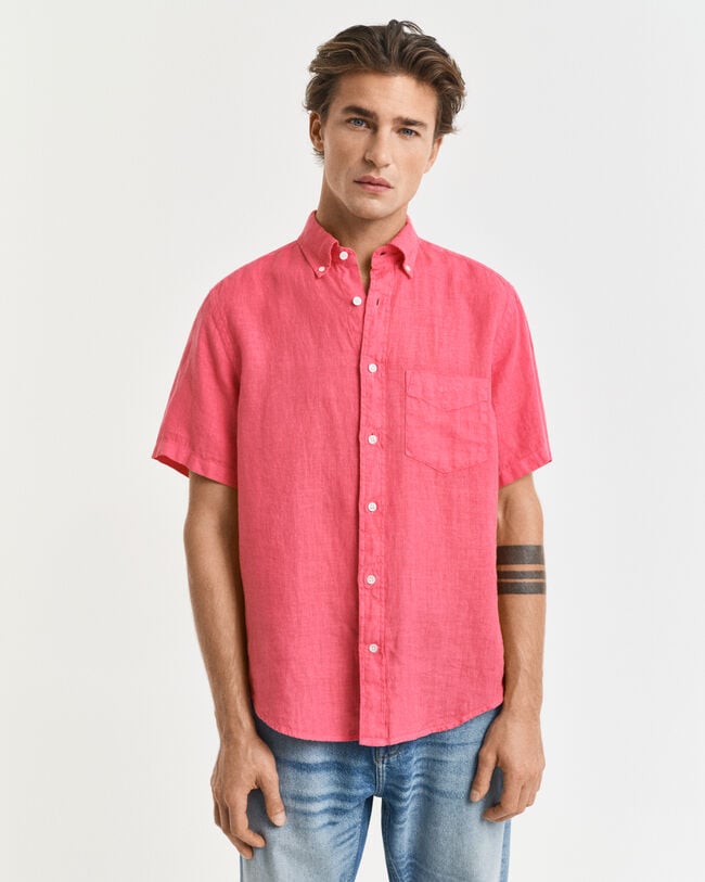 Regular&nbsp;fit ‑mitoitettu valmiina v&auml;rj&auml;tty lyhythihainen pellavapaita