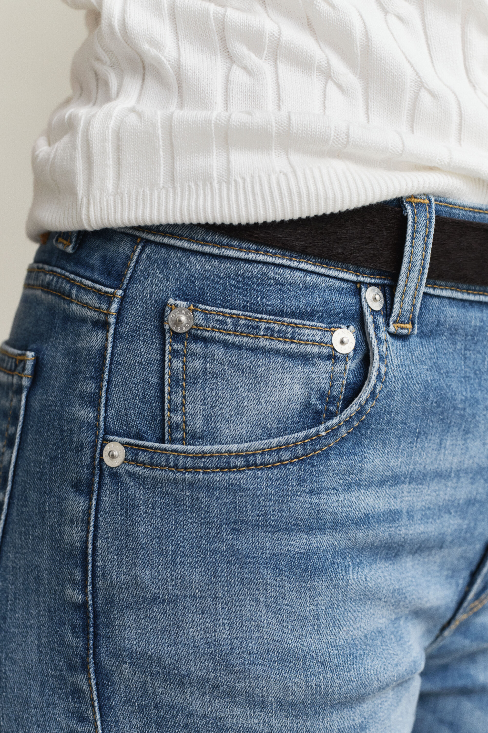 Kapeat ja joustavat farkut