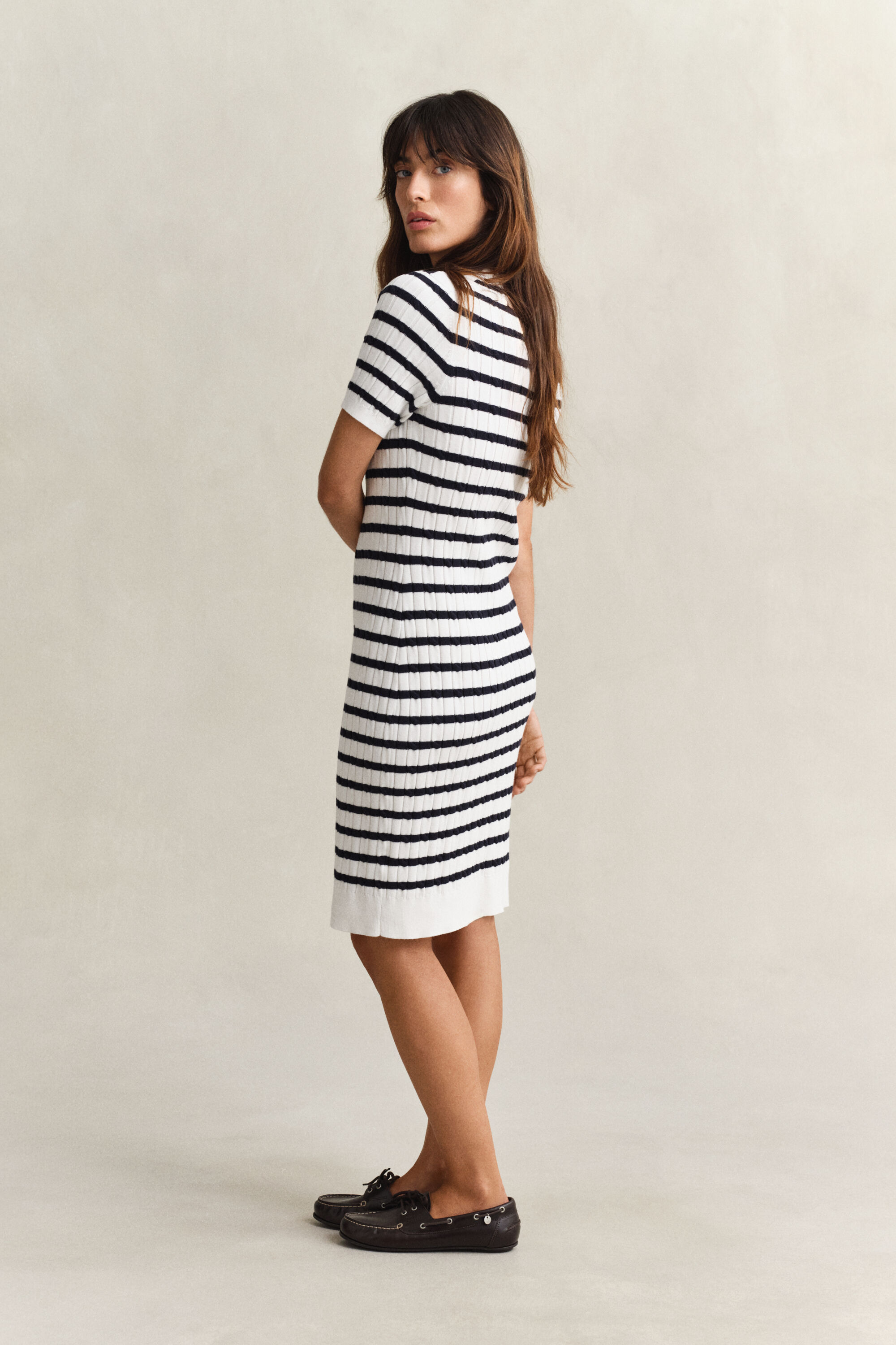 Puuvillainen palmikkoneulemekko