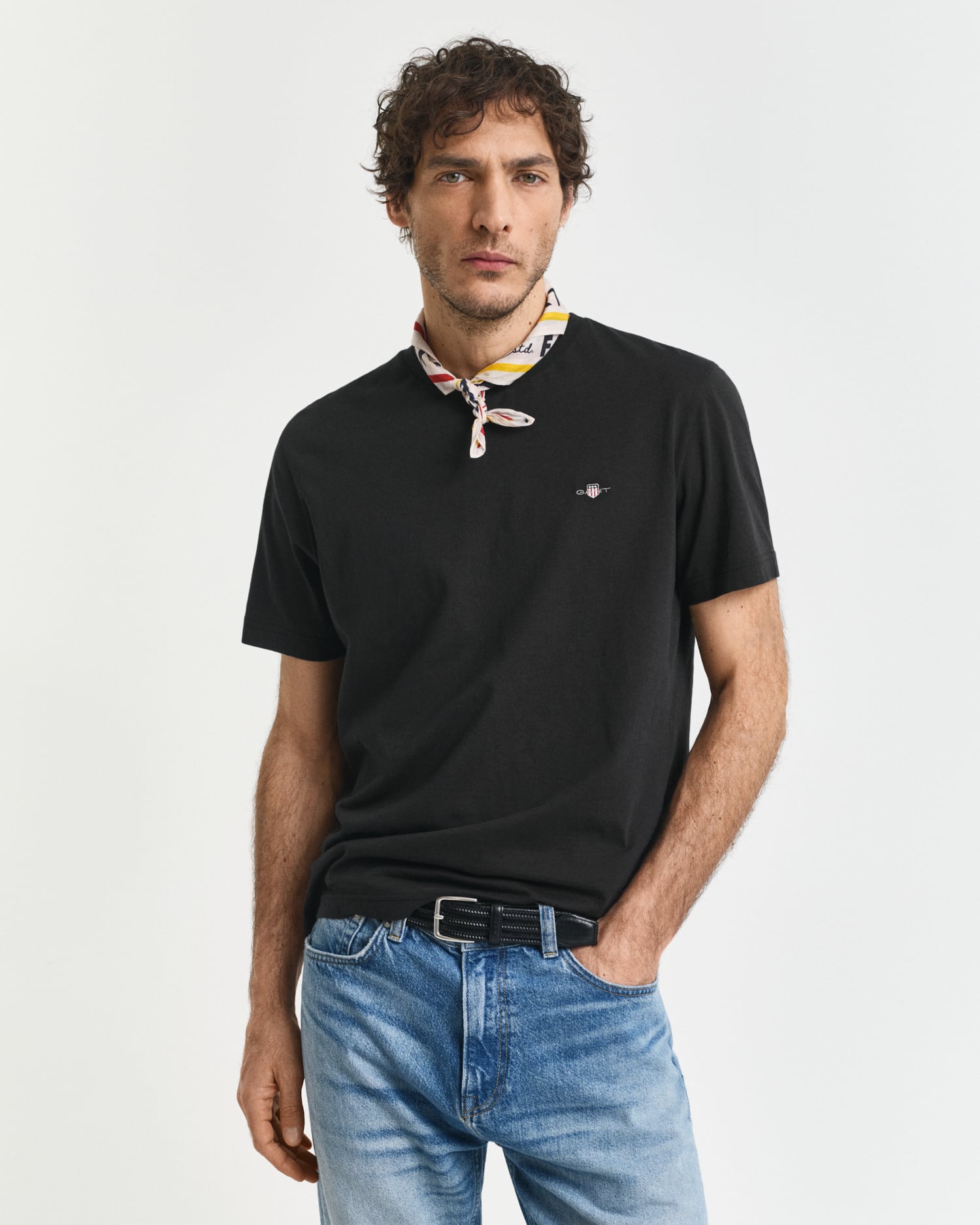 Regular Fit mitoitettu Shield t paita GANT regular-fit-mitoitettu-shield-t-paita-gant